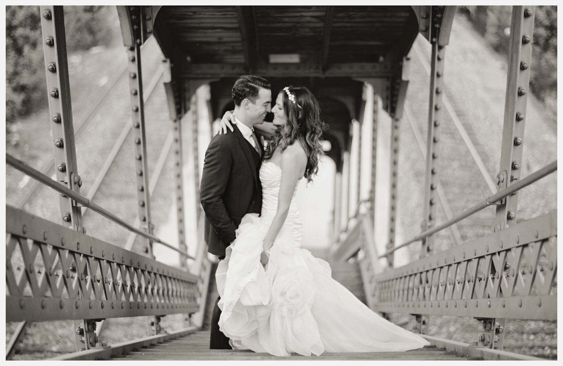 wedding photos from The Rhinecliff Hotel by New York based wedding photographer Alicia Swedenborg